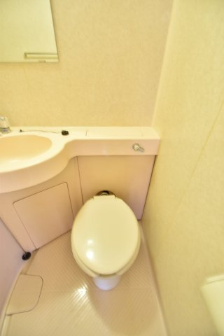 大阪市都島区中野町２丁目の賃貸マンションのトイレ