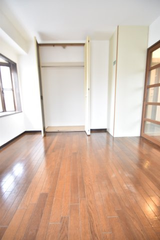 大阪市都島区中野町２丁目の賃貸マンションの寝室