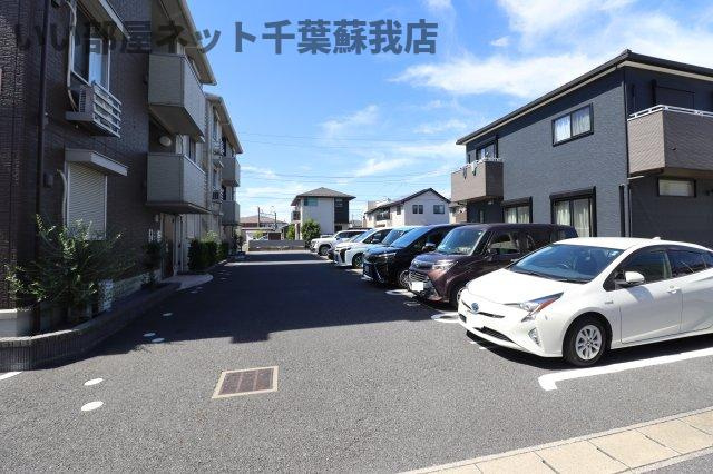 クロシェットⅠ番館の駐車場|駐車場があるので、車を買う予定の方も安心です