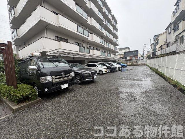 コモンパレス清水ヶ丘の駐車場