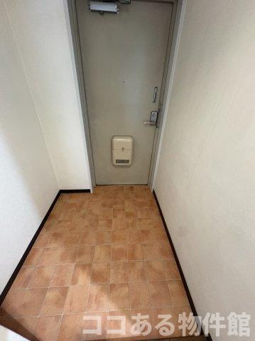 コモンパレス清水ヶ丘の玄関
