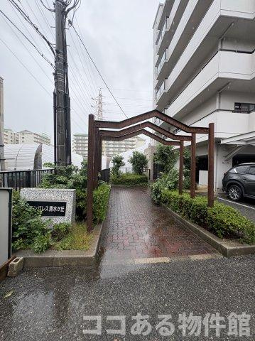 コモンパレス清水ヶ丘のエントランス