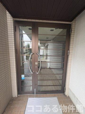 コモンパレス清水ヶ丘のエントランス