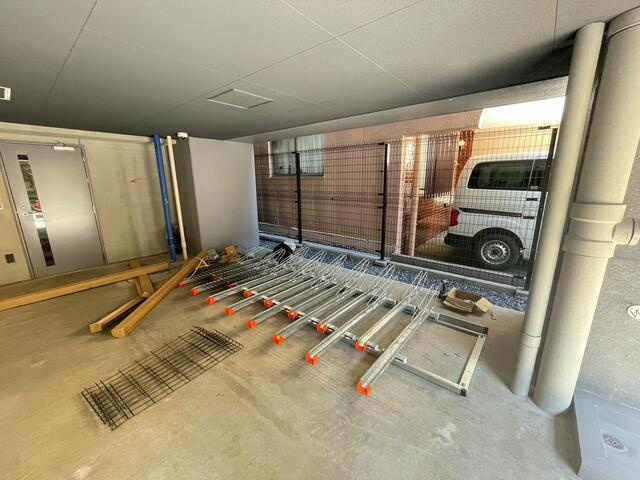 フレンシア御徒町の駐車場