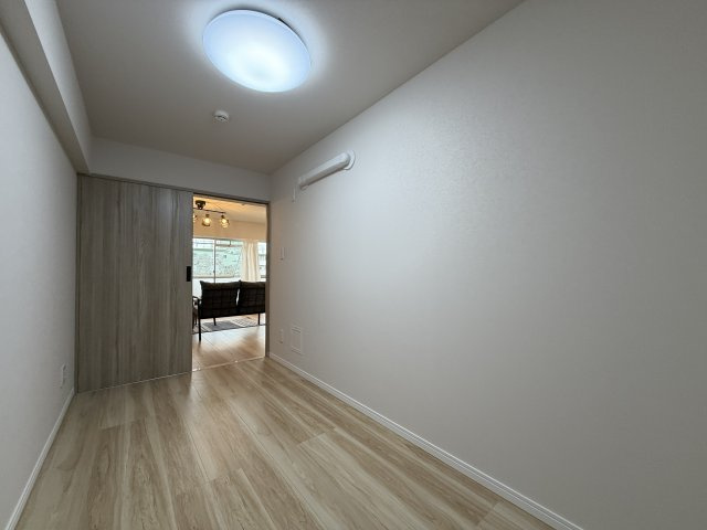 武蔵野市境南町４丁目の中古マンションの洋室