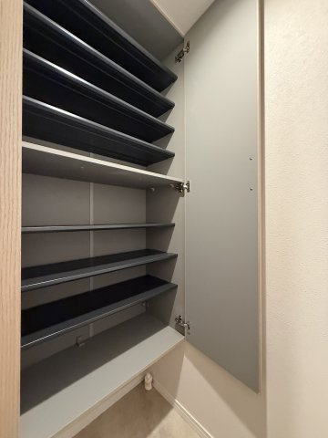 武蔵野市境南町４丁目の中古マンションの収納|シューズボックス