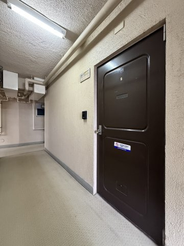 武蔵野市境南町４丁目の中古マンションの玄関