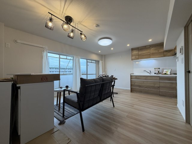 武蔵野市境南町４丁目の中古マンションの居間・リビング
