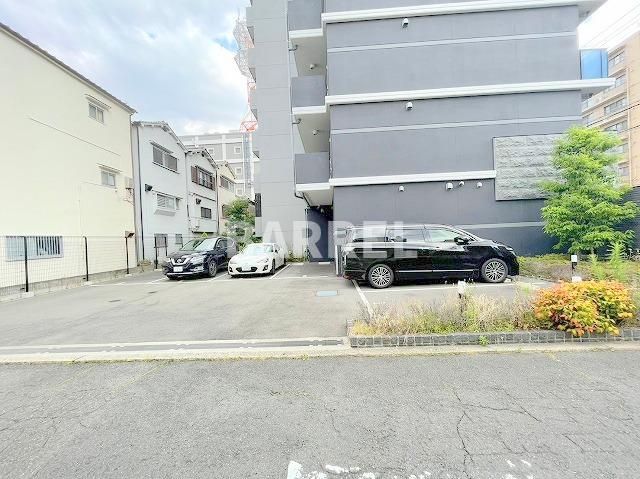 S-RESIDENCE三国WESTの駐車場
