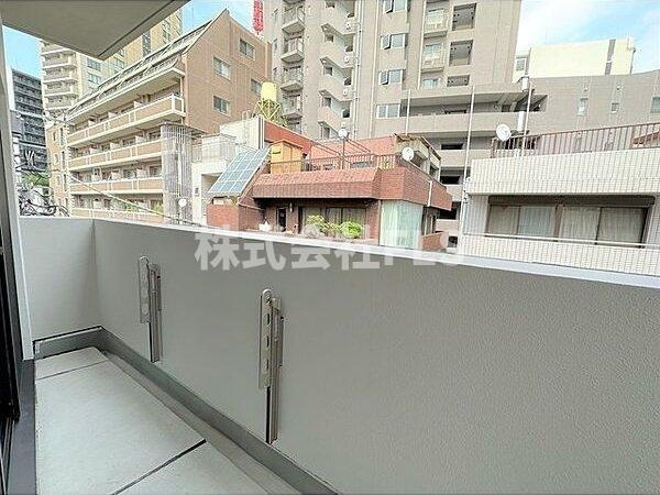 港区東麻布１丁目の賃貸マンションのバルコニー