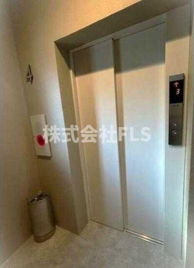 港区東麻布１丁目の賃貸マンションの玄関