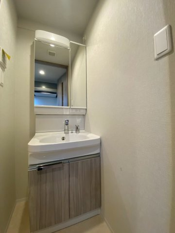 MAXIVCROS江坂の洗面所