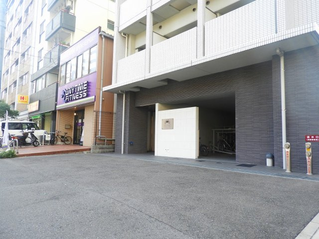 レオンコンフォート谷町六丁目のエントランス