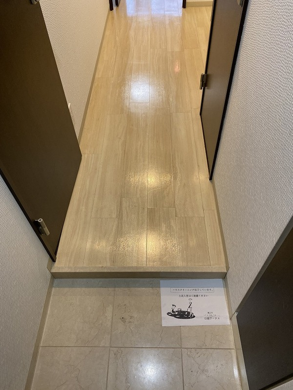 ウエンズ東心斎橋の玄関