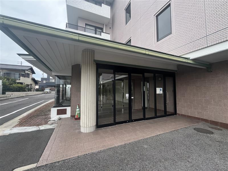 日進市岩崎台　フィットガーデンのエントランス