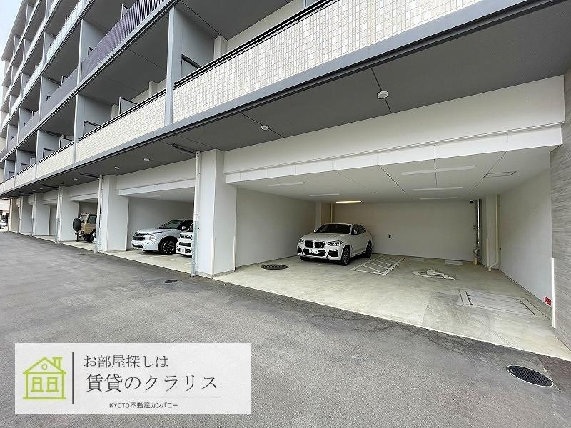 クレアドーレ京都二条の駐車場