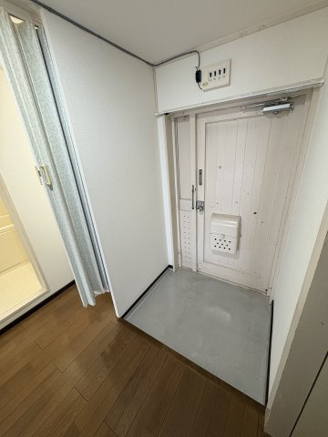 幸ノ井マンションの玄関