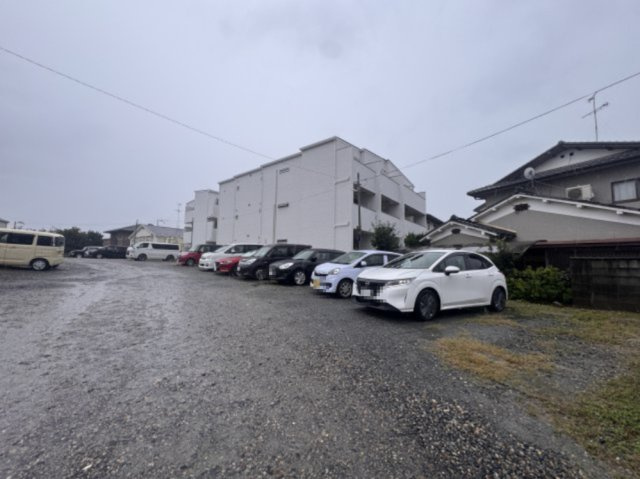 幸ノ井マンションの駐車場