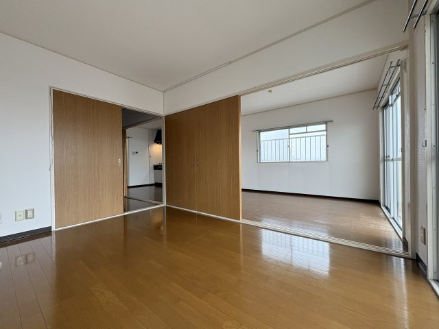 幸ノ井マンションの洋室