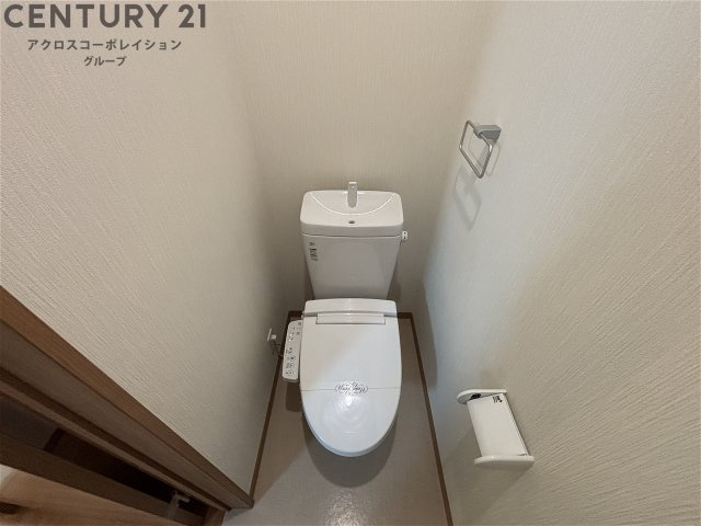シンプルで掃除のしやすいトイレです☆