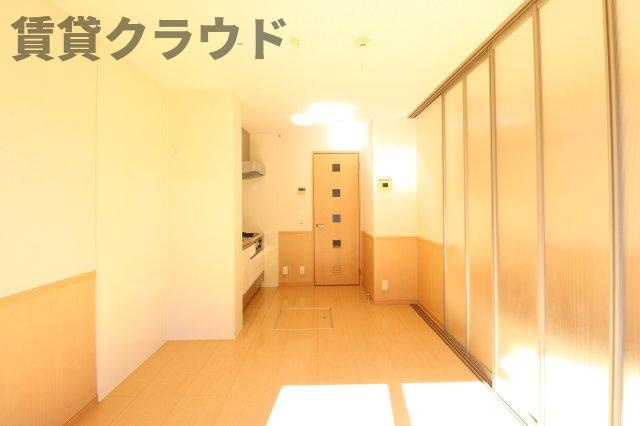 フェリシタ ドゥジェームの居間・リビング|ゆったりとした居間です