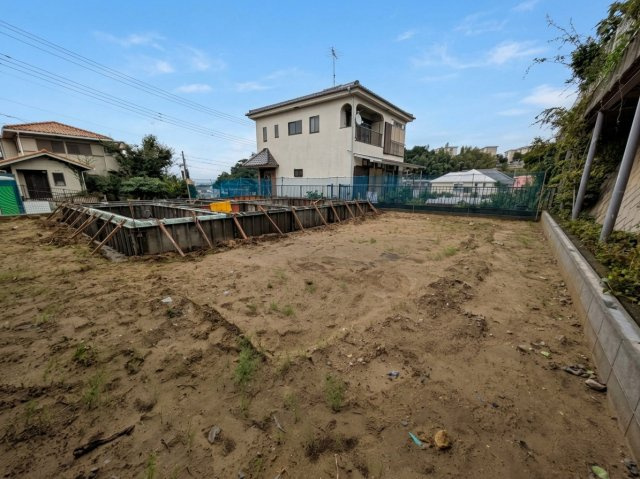 川崎市多摩区菅馬場三丁目新築戸建の庭|お庭先の写真です。南西側に広々としたお庭がございます。現地（2026年10月）撮影
