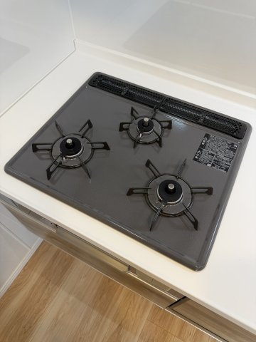 武蔵野市境１丁目の中古マンションのキッチン|3口ガスコンロ