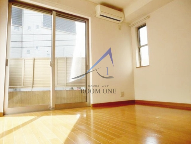 グリシーヌ経堂A棟の居間・リビング|洋室のお部屋です。