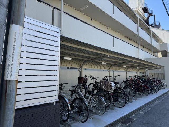 サンロイヤルハイツの駐車場