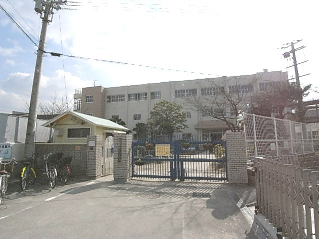 エイシン香里園の駐車場