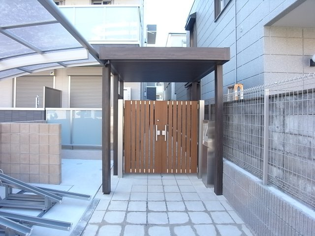 エイシン香里園のエントランス