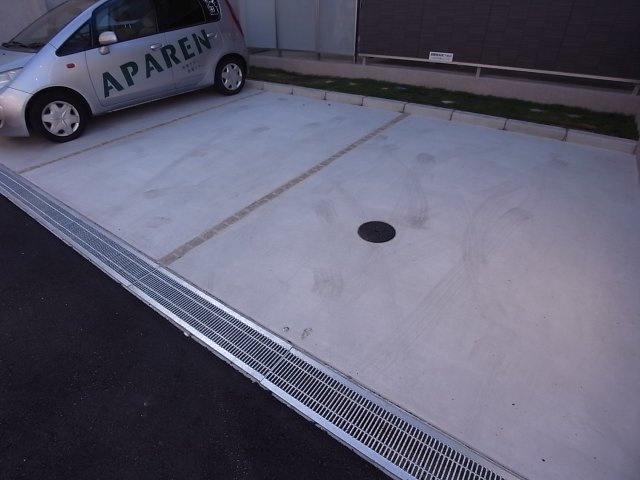 エイシン香里園の駐車場