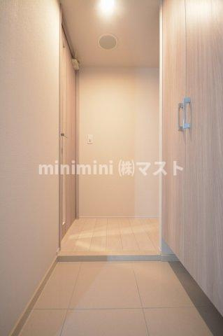 大阪市西区西本町１丁目の賃貸マンションの玄関