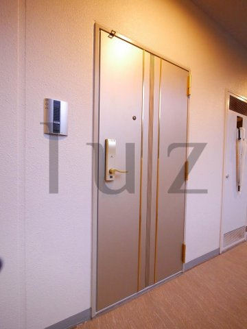 リヴシティ横濱新川町弐番館の玄関