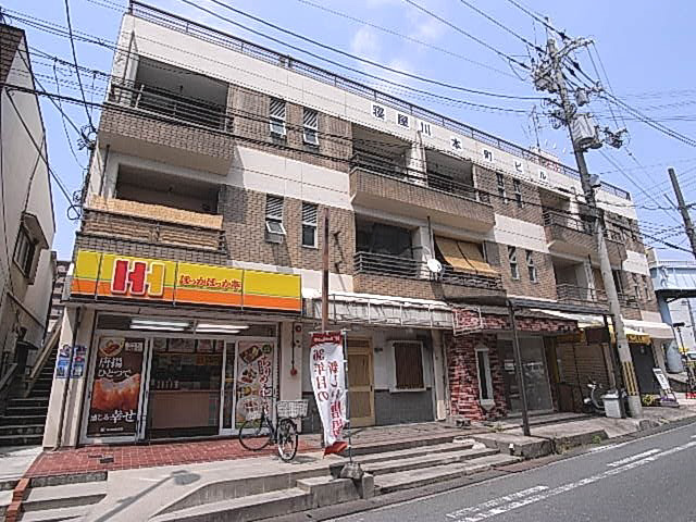 本町ビルのエントランス