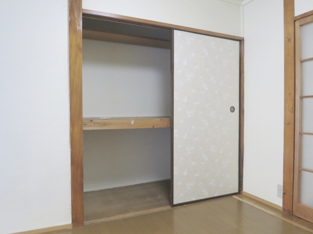 フラワーコーポの収納|押入タイプの収納です。