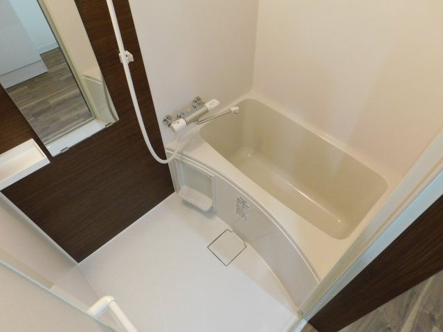 スリージェ住吉本町の浴室