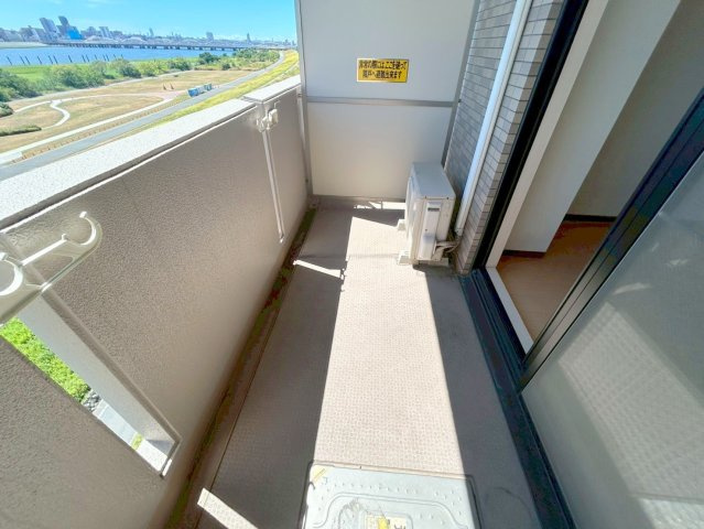 ヴェリテ新大阪のバルコニー