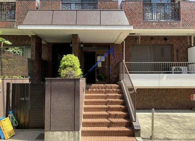 栄マンションのエントランス|エントランスです。