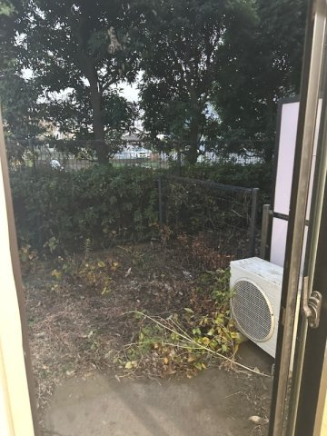 調布市布田３丁目の賃貸マンションの庭