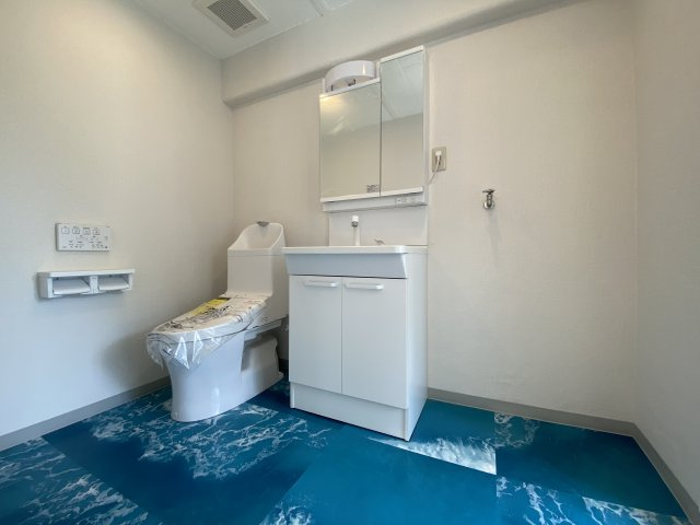 ヴィラ南熱海6号棟の洗面所|水回りが一か所にまとまっており使い勝手がよさそうです。