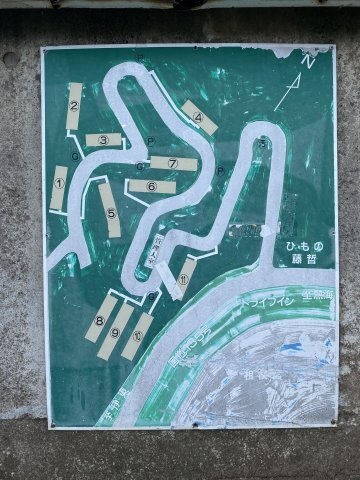 ヴィラ南熱海6号棟のその他|国道をわき道に入ってすぐ全11棟からなるマンションです。