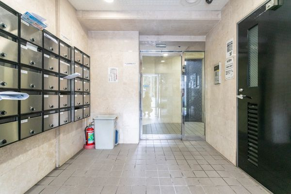 スカイコートお茶の水女子大前のロビー