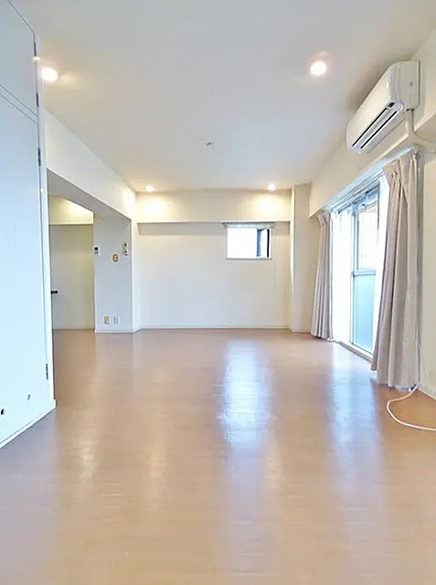 芦屋市緑町の賃貸マンションの居間・リビング