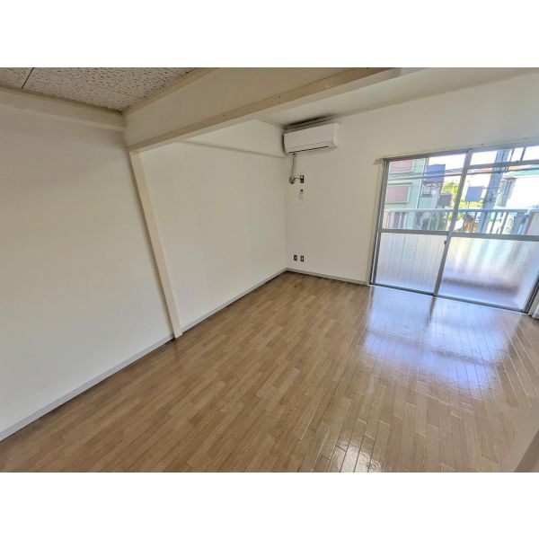 神戸市東灘区本山中町３丁目の賃貸マンションの居間・リビング