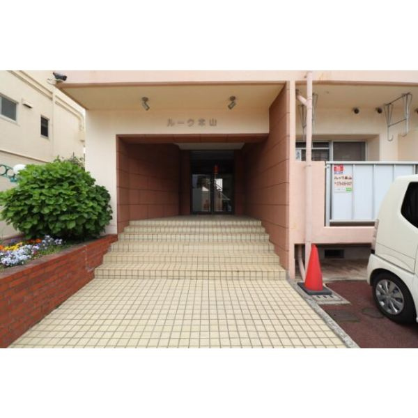 神戸市東灘区本山中町３丁目の賃貸マンションのエントランス
