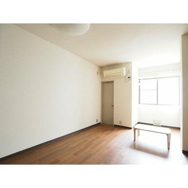神戸市中央区中山手通４丁目の賃貸マンションの居間・リビング