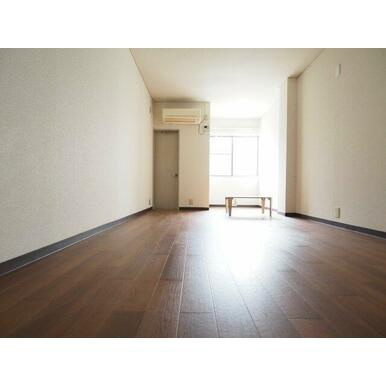 神戸市中央区中山手通４丁目の賃貸マンションの居間・リビング