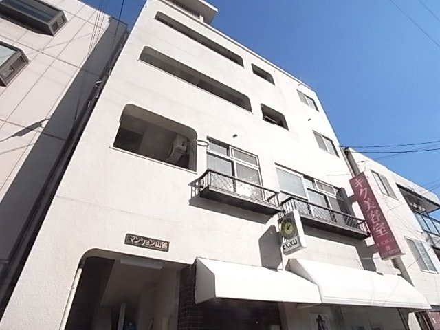 神戸市灘区下河原通３丁目のアパートの外観