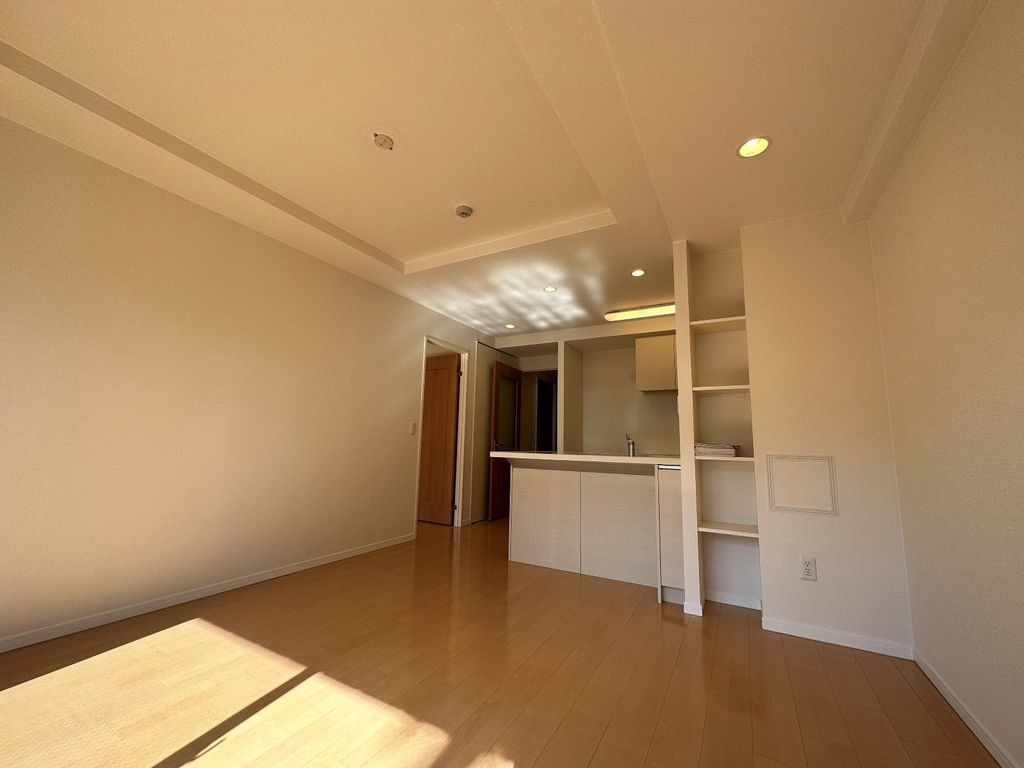 芦屋市大原町の賃貸マンションの居間・リビング